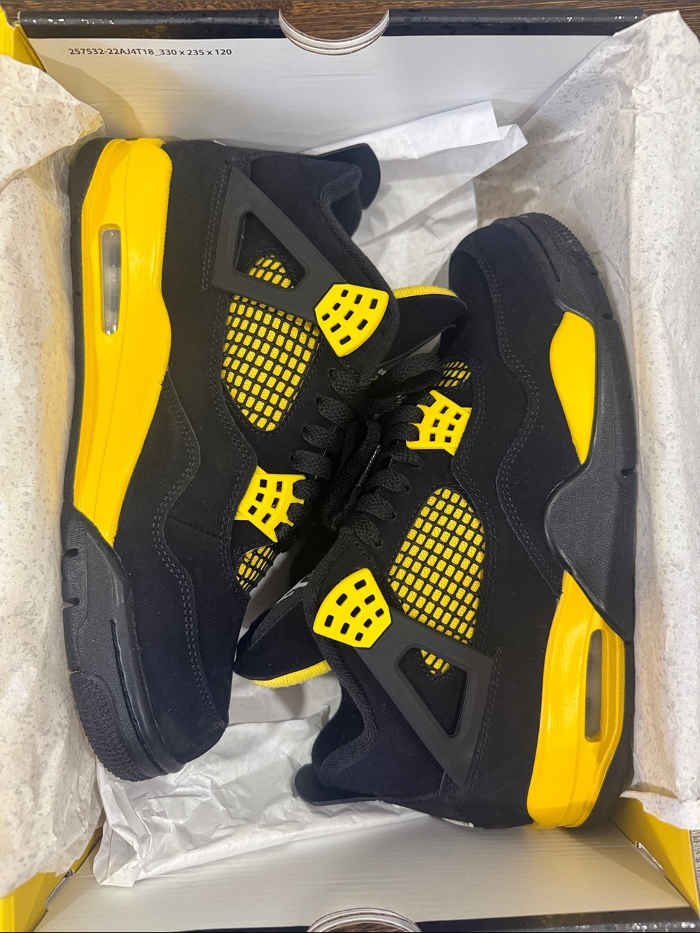 Nike Jordan 4 retro Thunder Sneakers - Black/Yellow